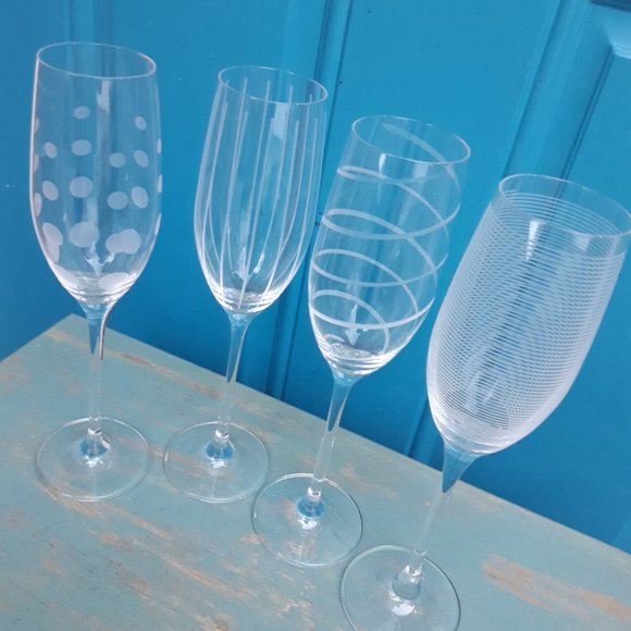 Toasting Glasses Set of 4 Etched Glass Flutes Mikasa Crystal Polka Dots Swirls - Picture 3 of 16